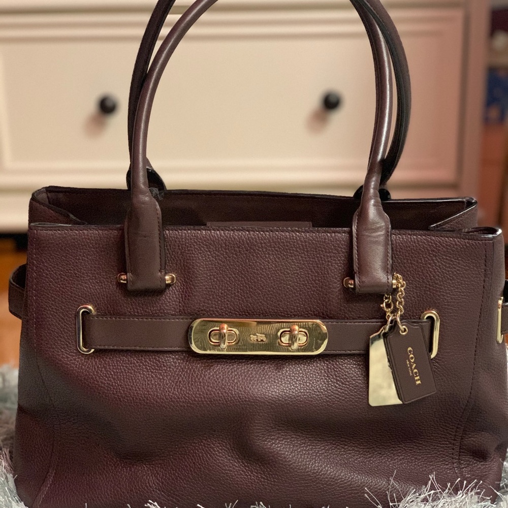 Authentic new condition Coach Swagger tote